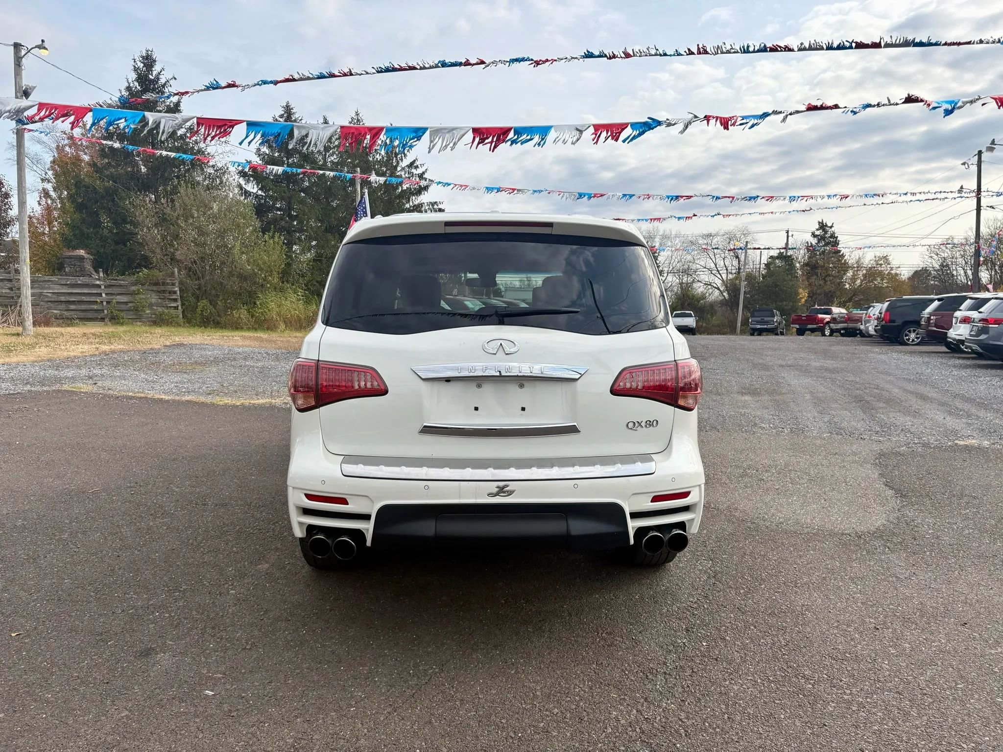 Used 2016 INFINITI QX80 4WD w/ Deluxe Technology Package image 4