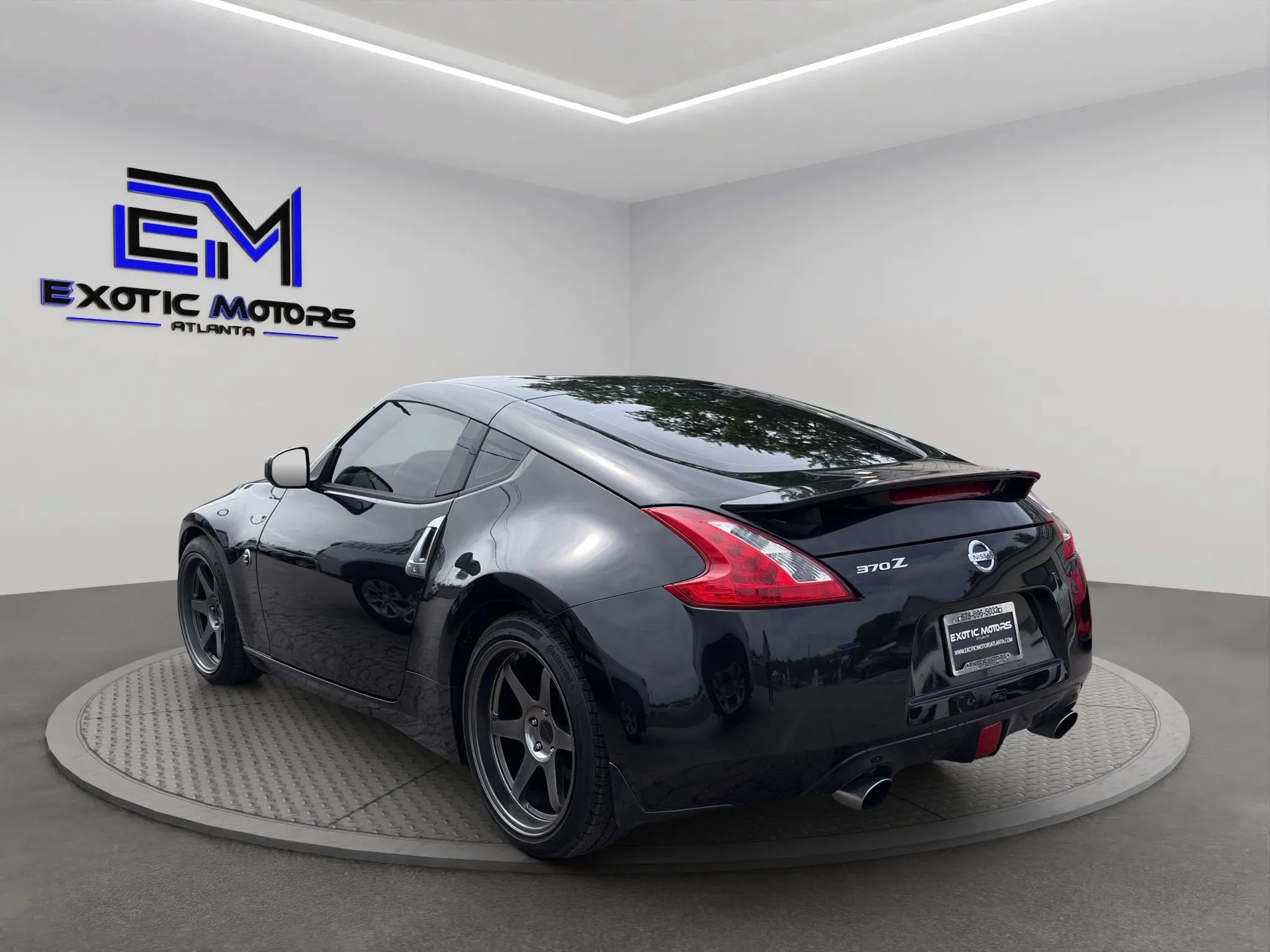 Used 2017 Nissan 370Z Coupe RWD image 3