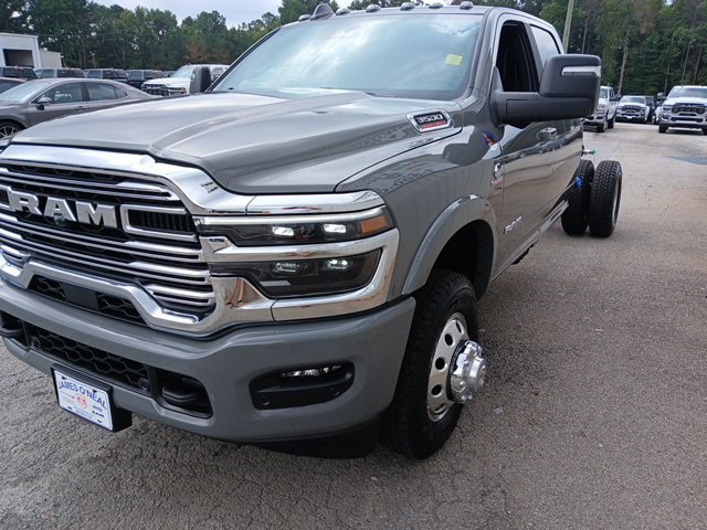 New 2027 RAM 3500 Big Horn w/ Laramie Trim Package AWD/4WD image 10