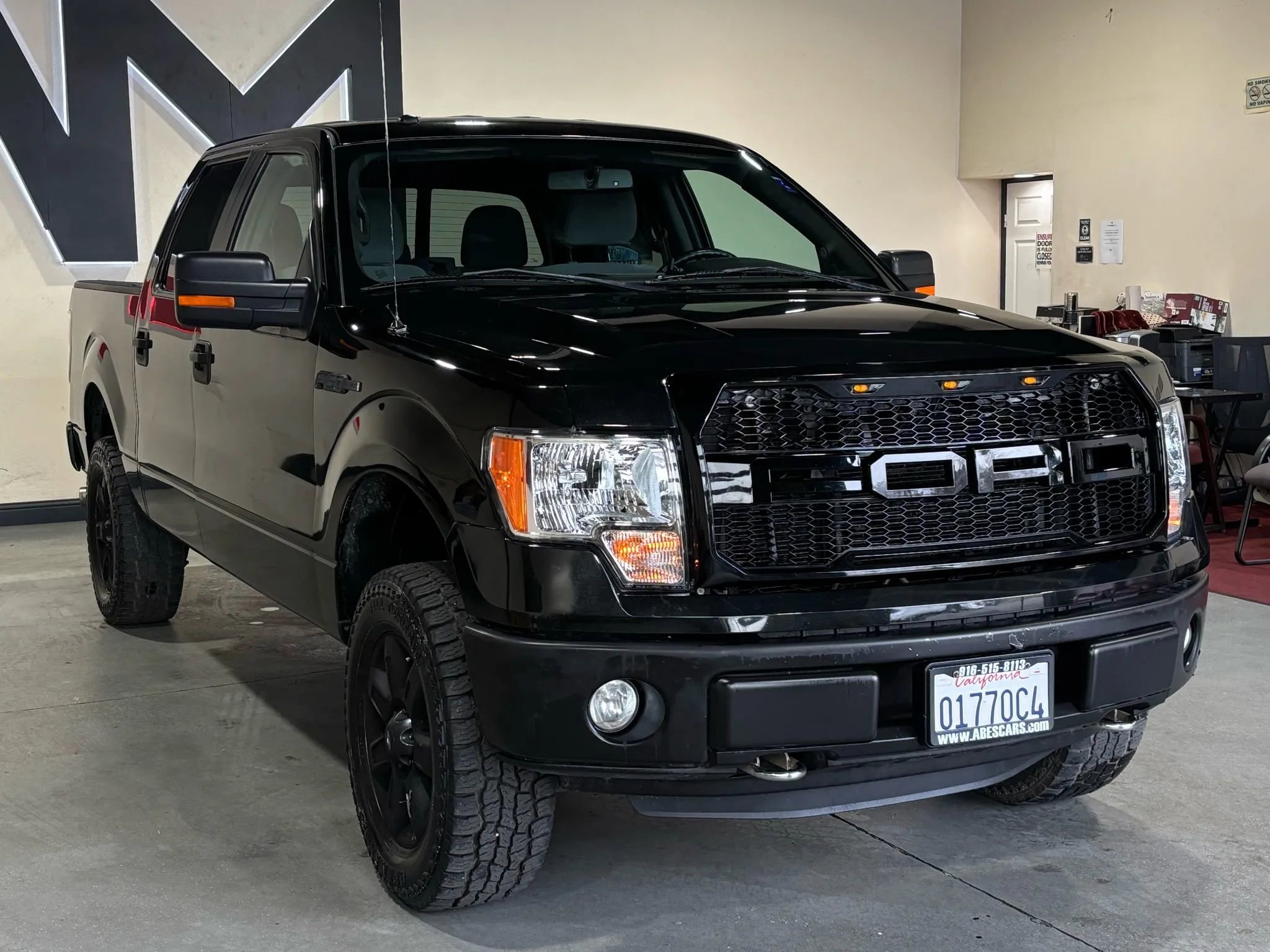 Used 2013 Ford F150 XLT w/ Luxury Equipment Group image 2