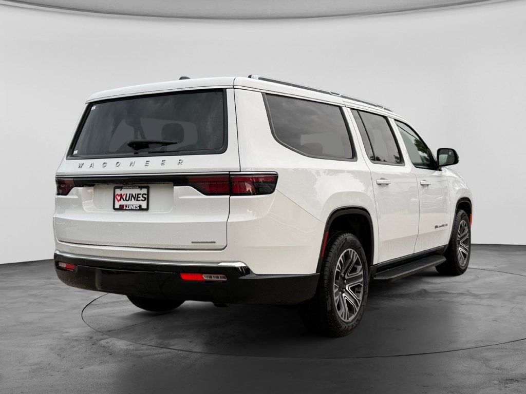 Used 2024 Jeep Wagoneer L Series II w/ Flexible Seating Group AWD/4WD image 8