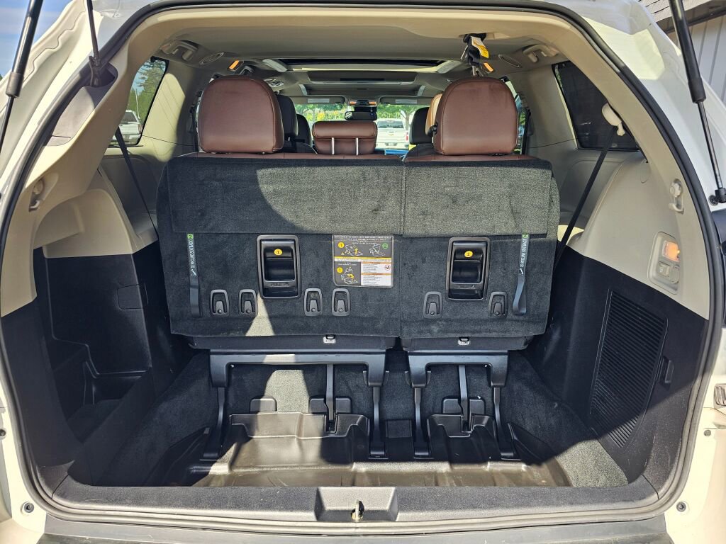 Used 2018 Toyota Sienna Limited AWD/4WD image 16