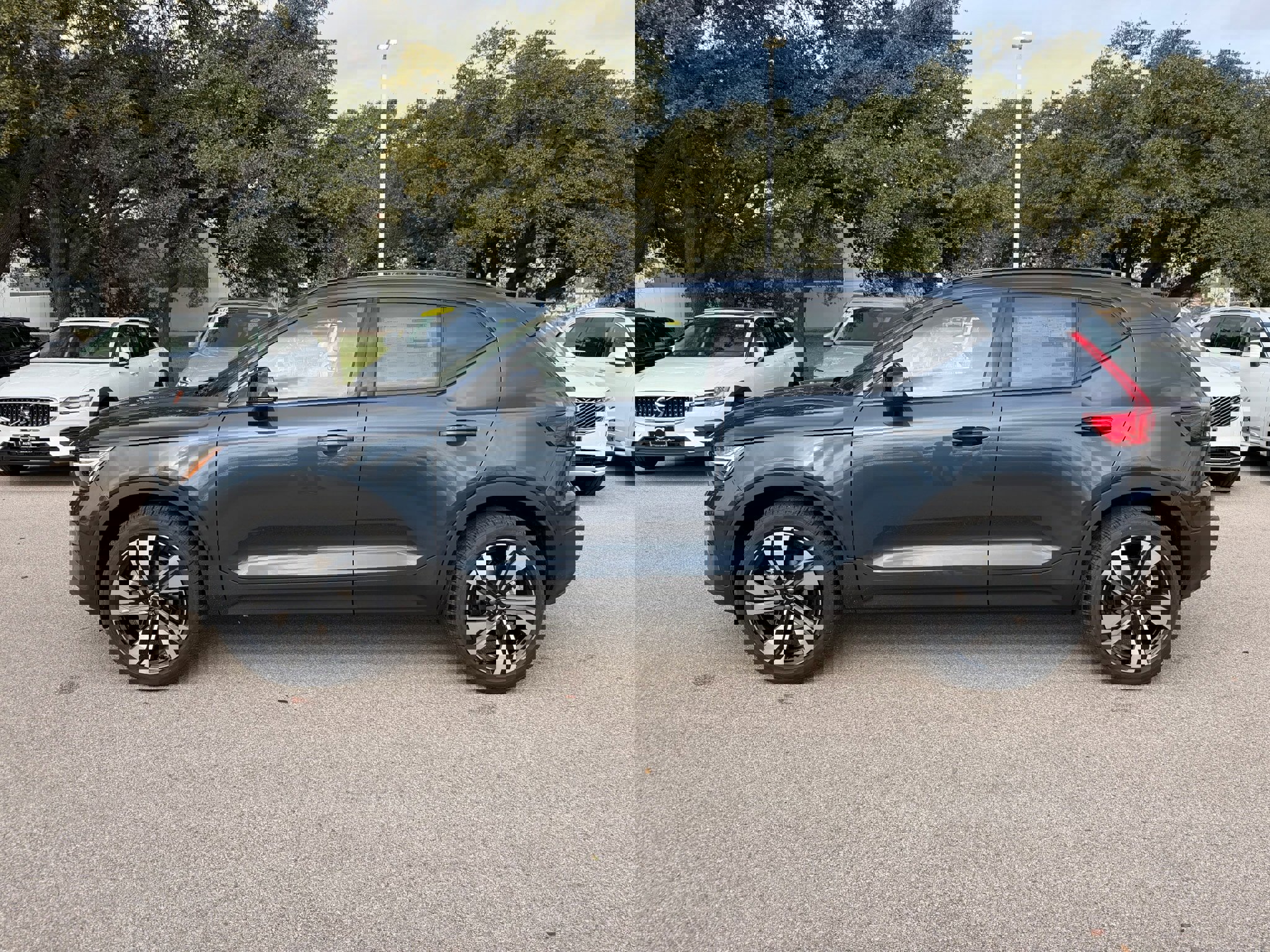 New 2026 Volvo XC40 B5 Plus w/ Climate Package image 3