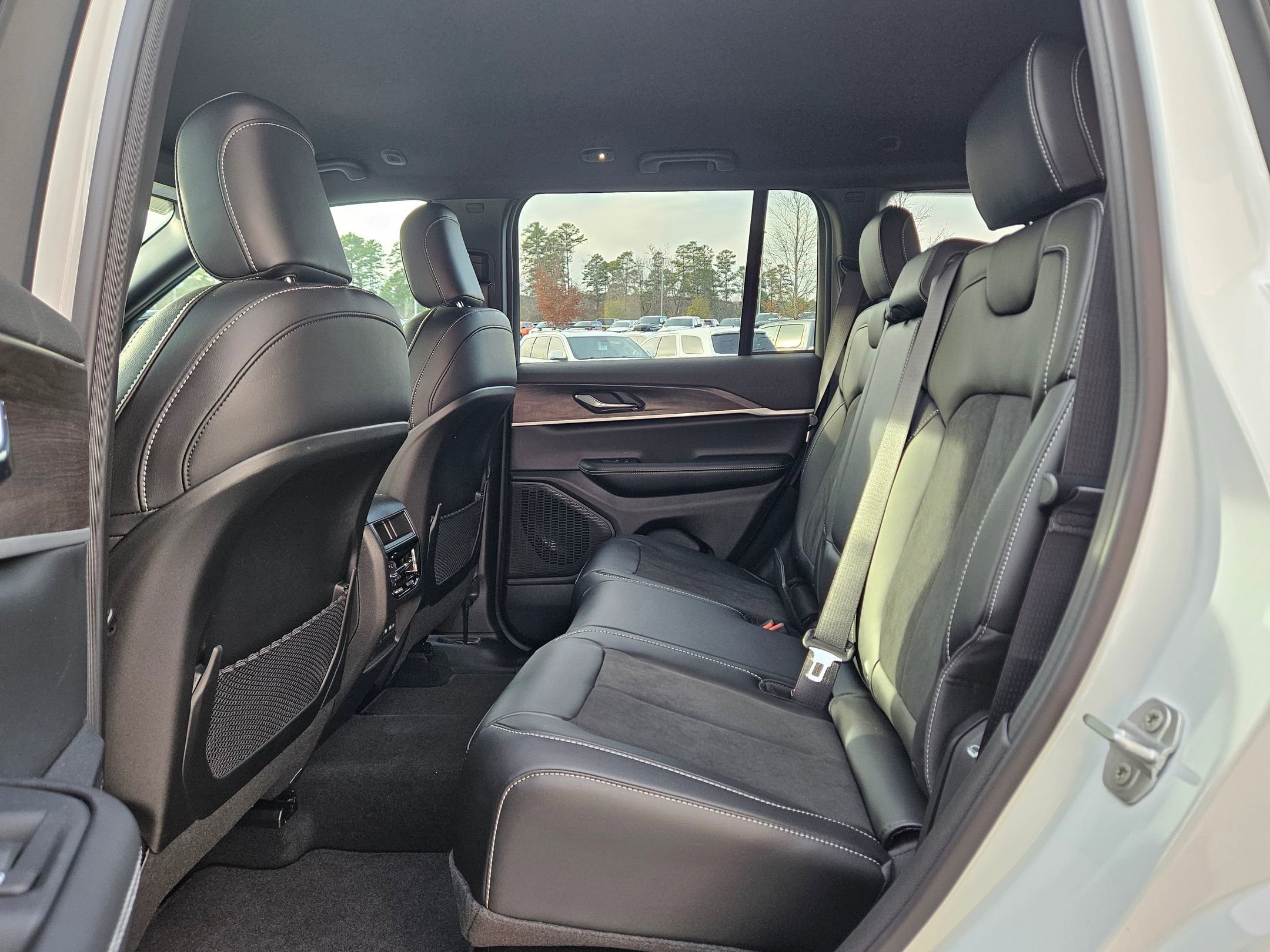 New 2026 Jeep Grand Cherokee Altitude AWD/4WD image 23