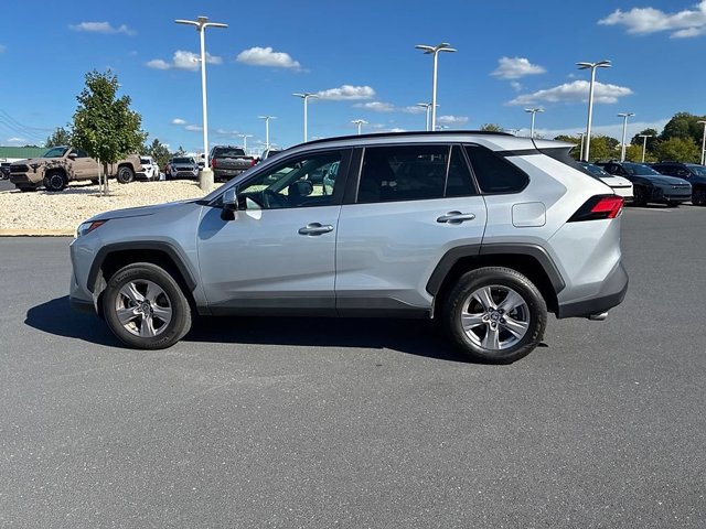 Used 2025 Toyota RAV4 XLE AWD/4WD image 16