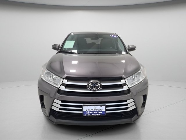Used 2019 Toyota Highlander LE FWD image 2