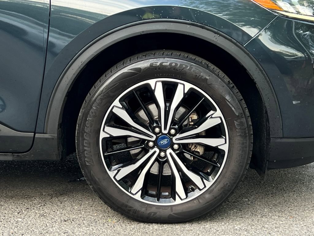 Used 2022 Ford Escape SE w/ SE Sport Appearance Package image 9