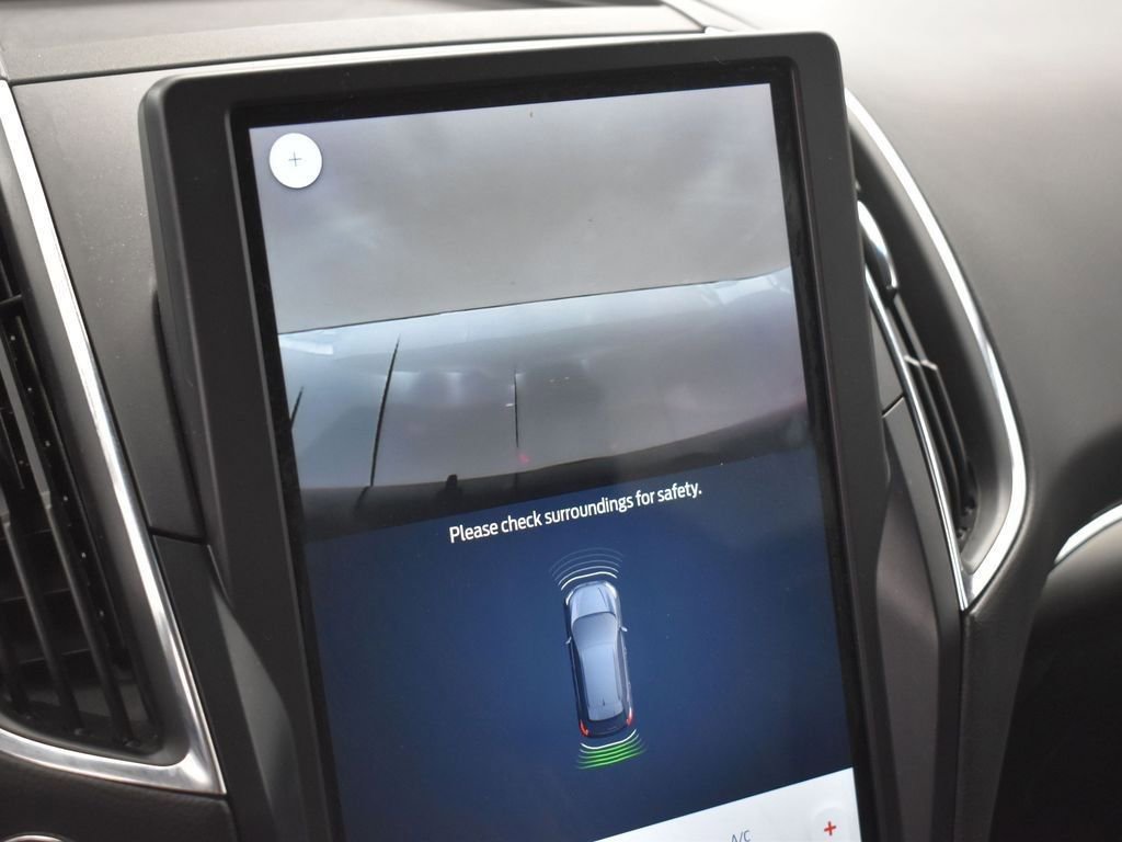 Used 2024 Ford Edge Titanium image 30