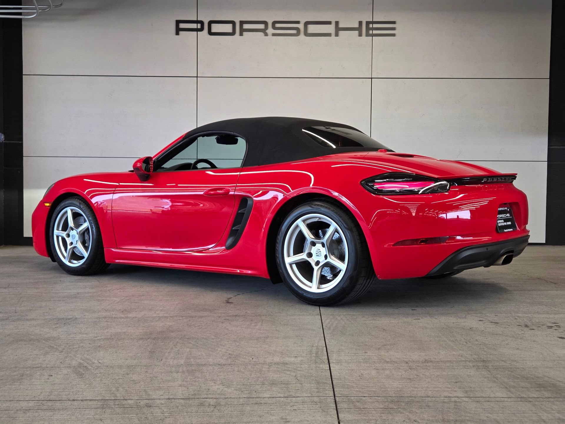 Certified 2024 Porsche 718 Boxster RWD image 3