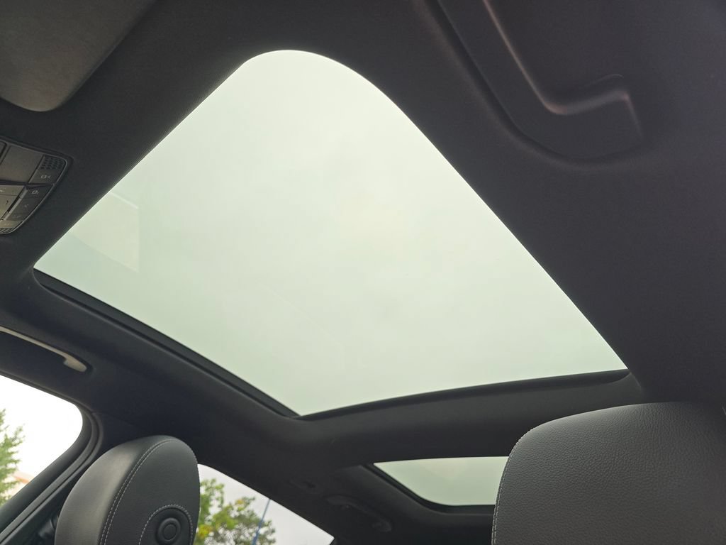 Used 2019 Mercedes-Benz GLC 300 4MATIC image 3