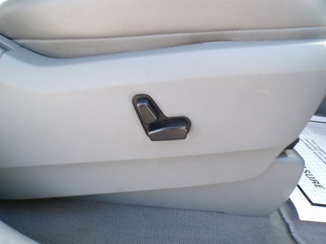 Used 2009 Chrysler Town & Country Touring image 17