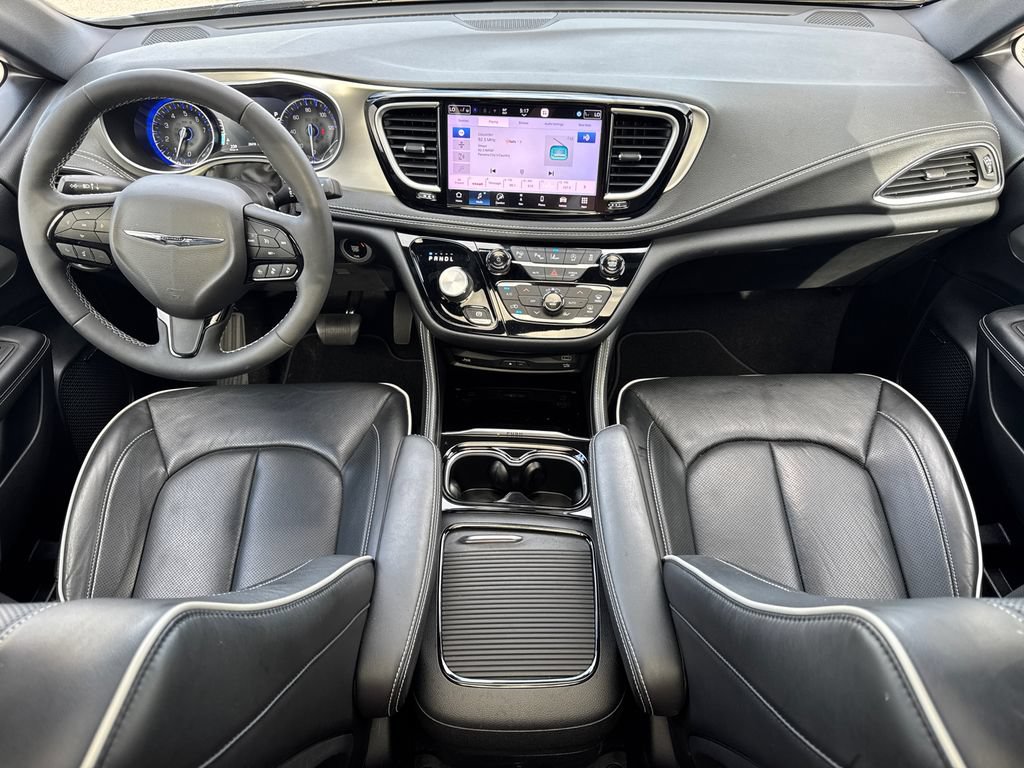 Used 2023 Chrysler Pacifica Limited w/ Uconnect Theater Family Group FWD image 19