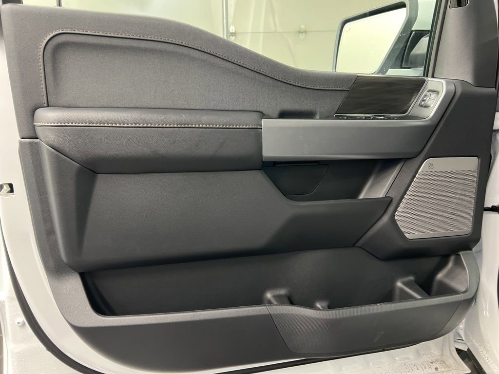 New 2025 Ford F150 Lightning Lariat image 30