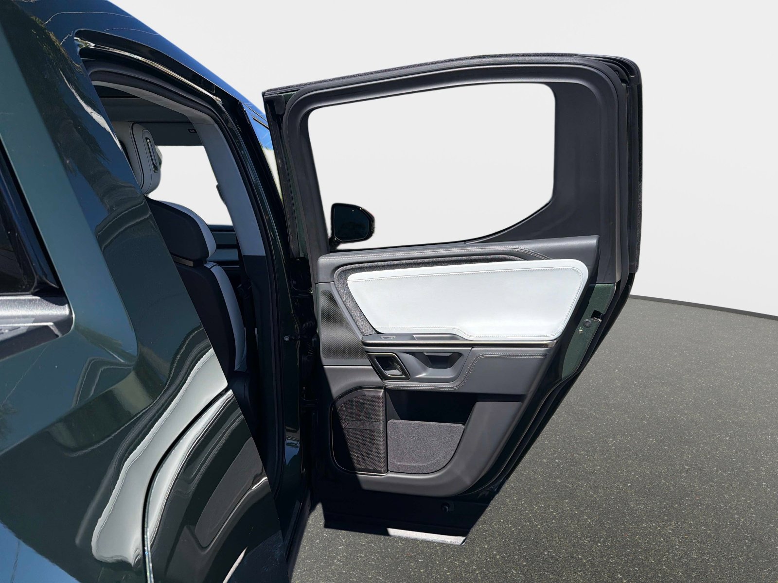 Used 2024 Rivian R1T Adventure image 28