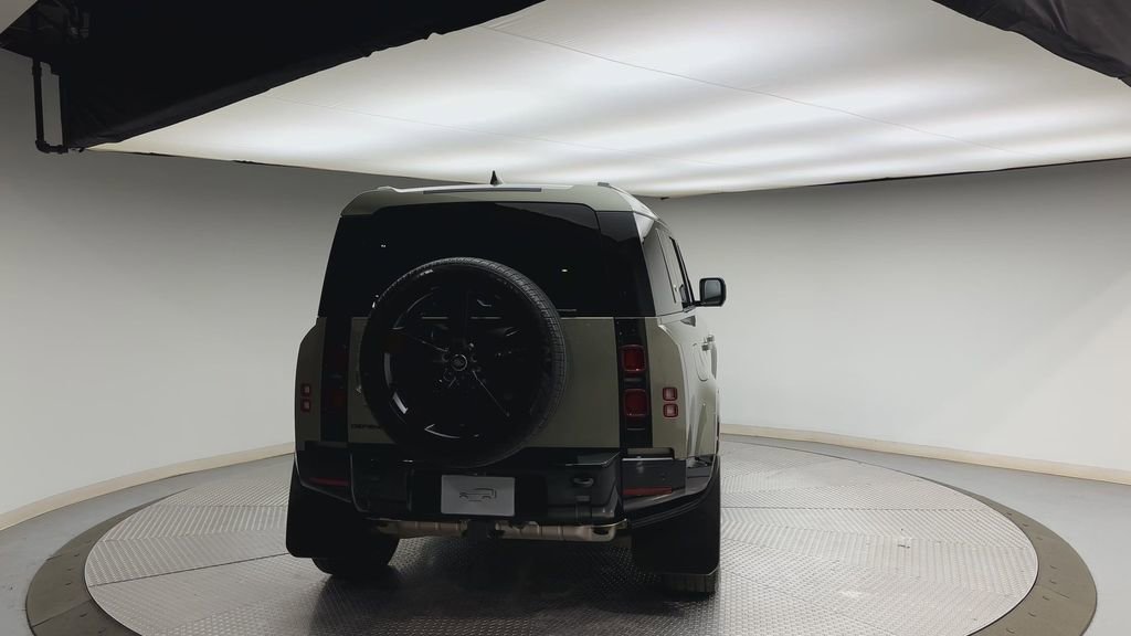 Certified 2024 Land Rover Defender 110 X-Dynamic SE AWD/4WD image 3