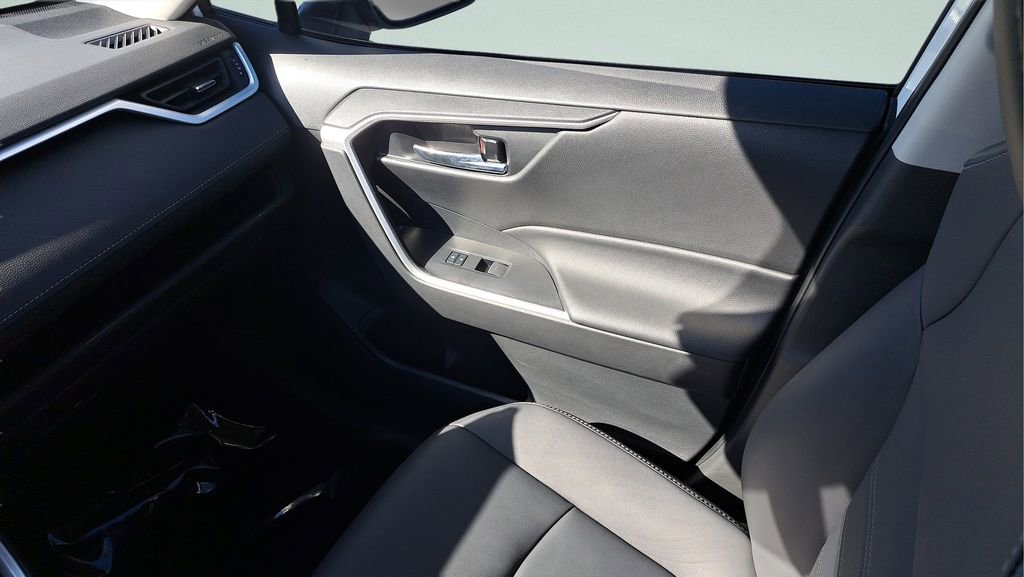 Used 2023 Toyota RAV4 XLE Premium image 16