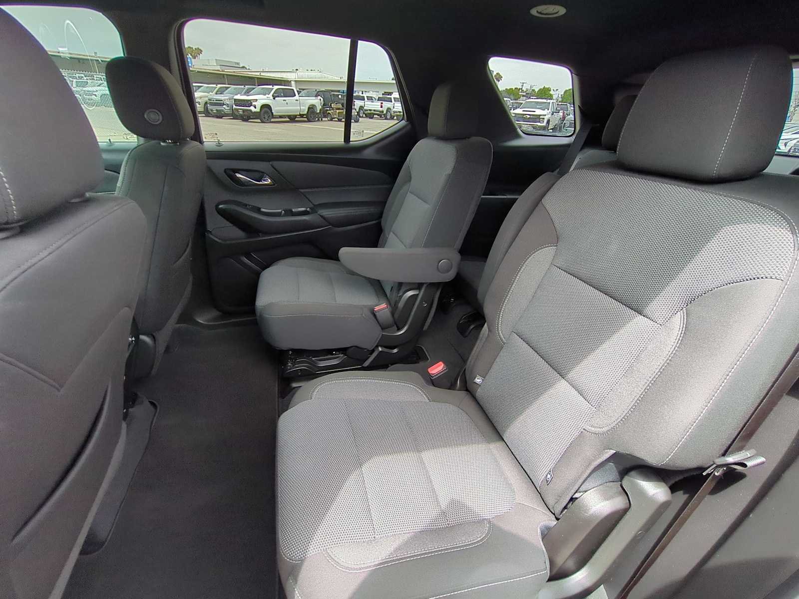 Used 2022 Chevrolet Traverse LT w/ Midnight/Sport Edition FWD image 23