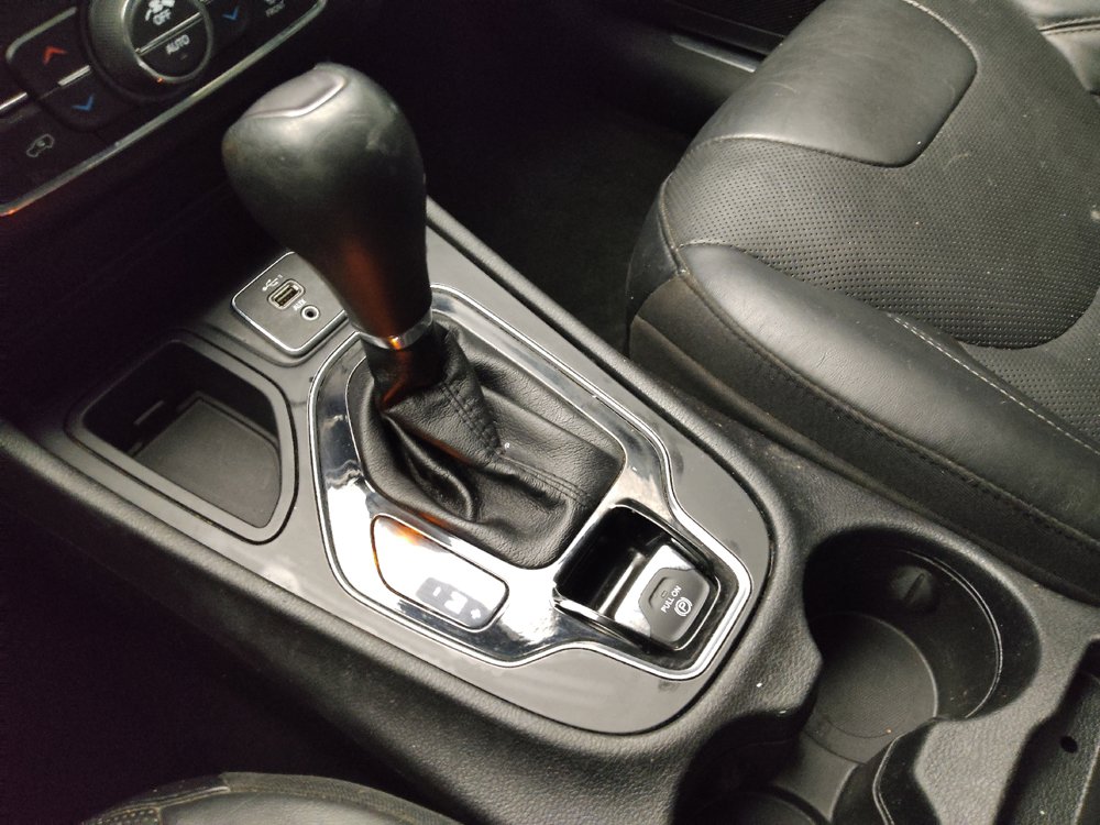 Used 2020 Jeep Cherokee Limited FWD image 26