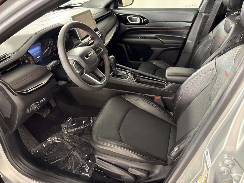 Used 2025 Jeep Compass Trailhawk AWD/4WD image 24