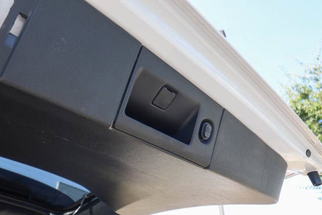 Used 2016 Cadillac Escalade Platinum image 41