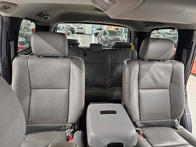 Used 2013 Toyota Sequoia Platinum AWD/4WD image 36