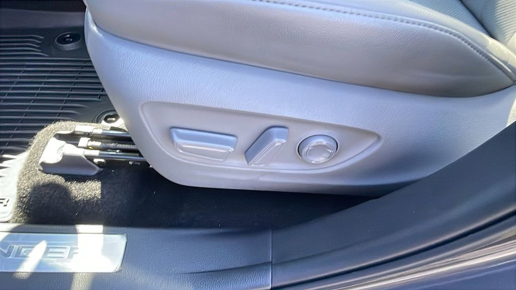 Used 2024 Toyota Highlander Limited AWD/4WD image 30