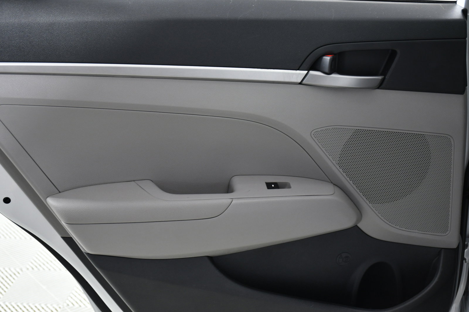 Used 2017 Hyundai Elantra SE image 21