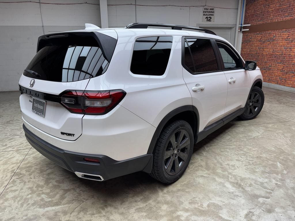 Used 2023 Honda Pilot Sport image 5