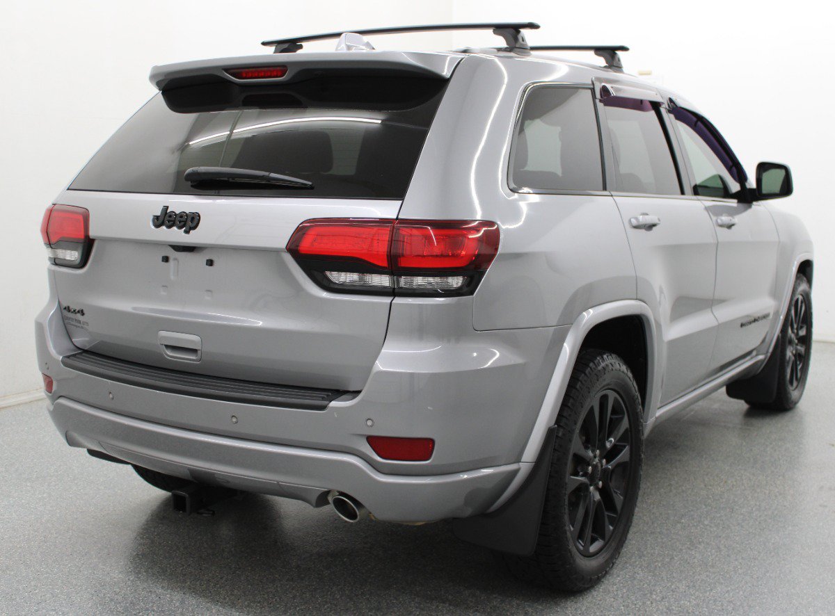 Used 2019 Jeep Grand Cherokee Altitude AWD/4WD image 5