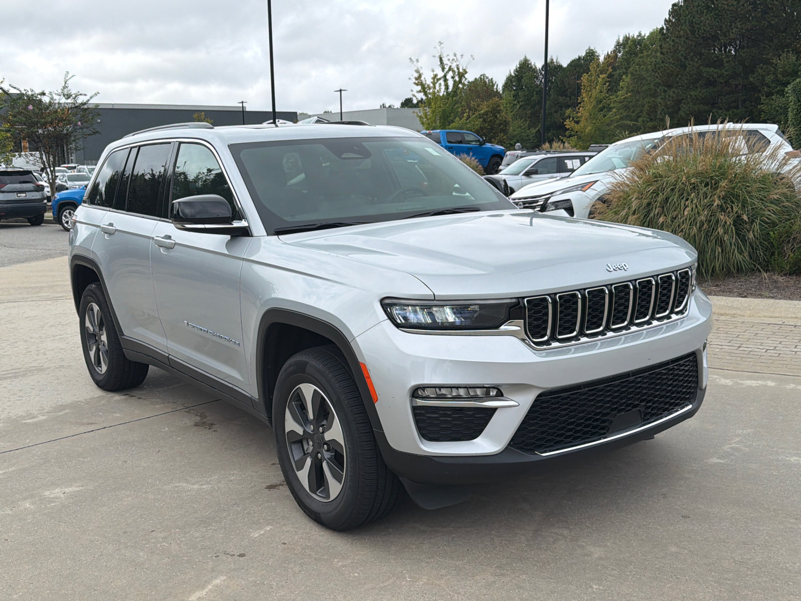Used 2024 Jeep Grand Cherokee Limited 4xe AWD/4WD image 5