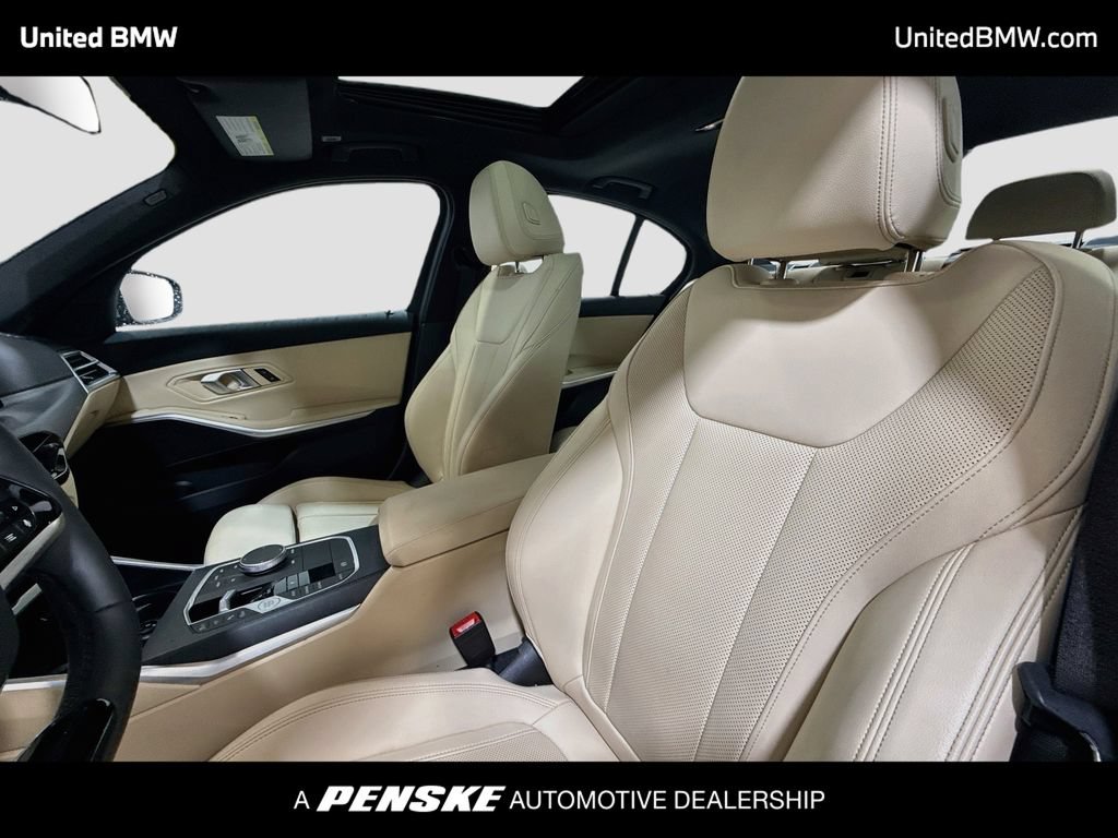 Certified 2025 BMW 330i Sedan RWD image 5