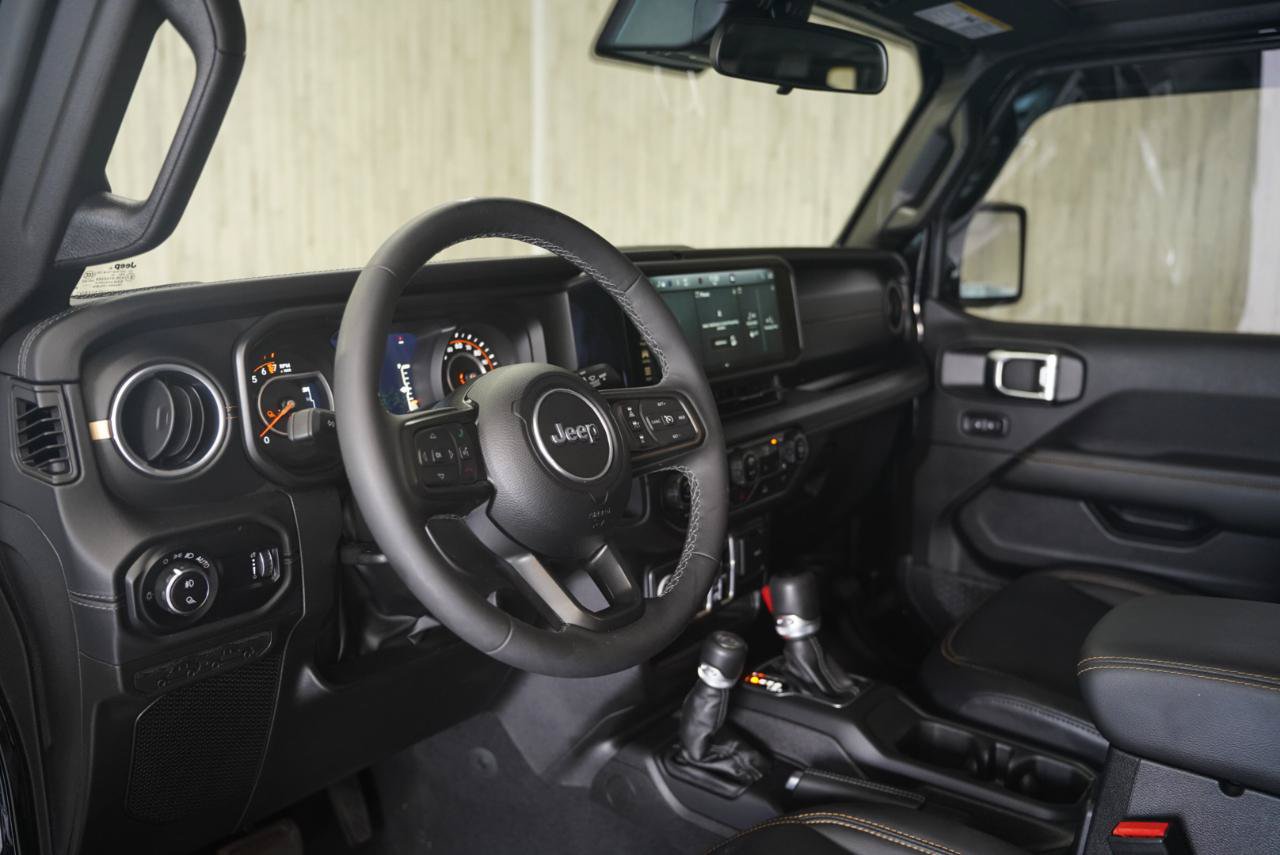 Used 2025 Jeep Gladiator Sport AWD/4WD image 11