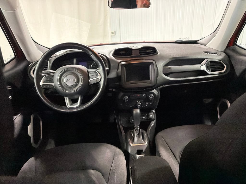Used 2020 Jeep Renegade Latitude w/ Cold Weather Group AWD/4WD image 3