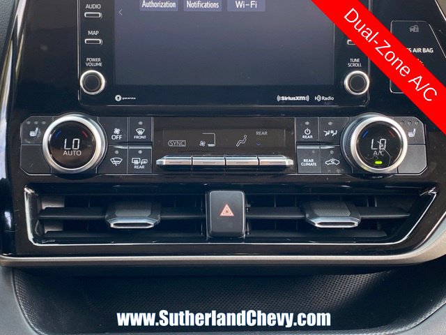 Used 2022 Toyota Highlander XLE AWD/4WD image 31