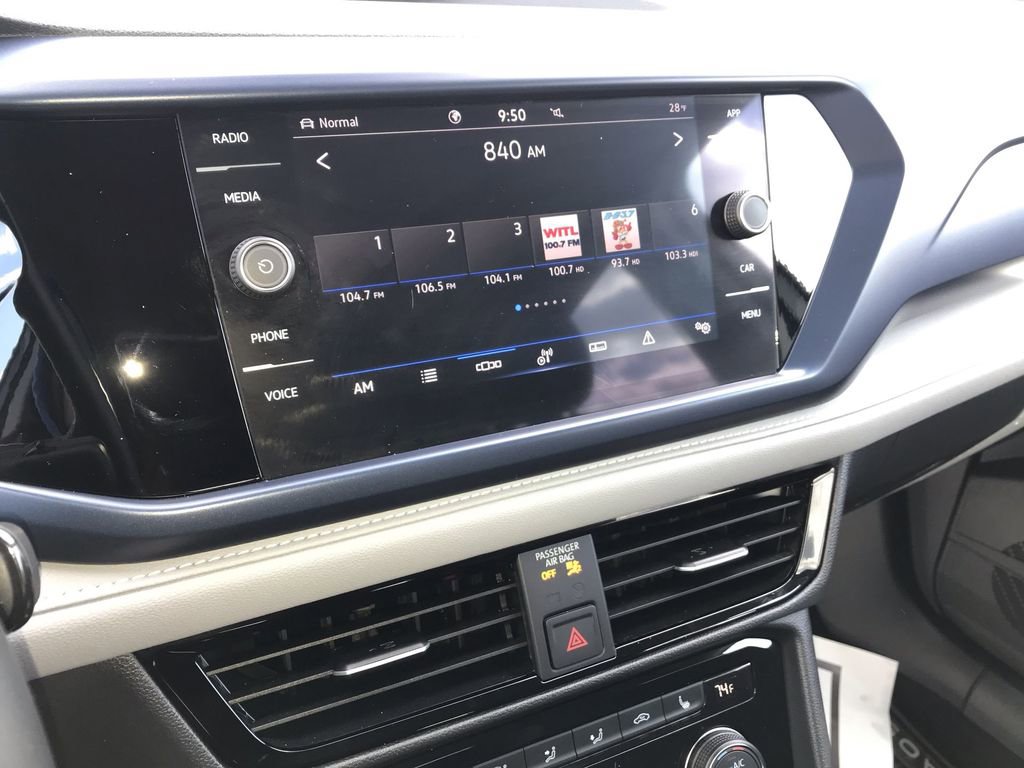 Used 2024 Volkswagen Taos SE image 16