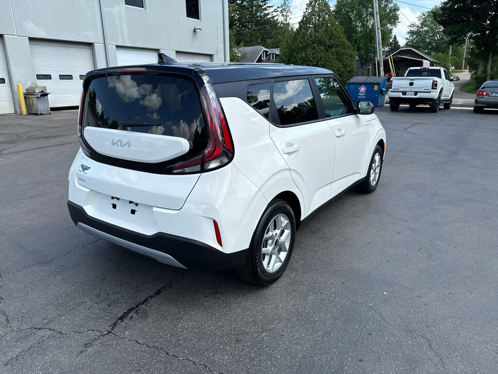 Used 2024 Kia Soul S image 3