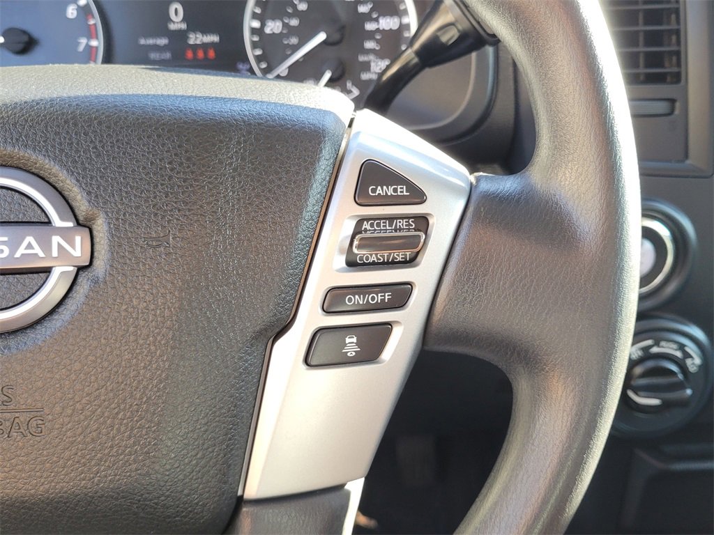 Used 2023 Nissan Titan SV image 5