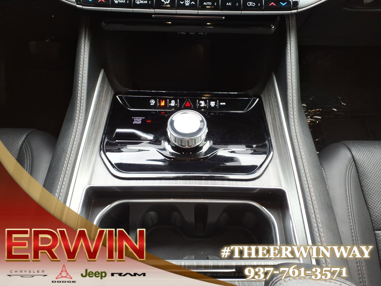 Certified 2024 Jeep Wagoneer Series II w/ Flexible Seating Group image 23