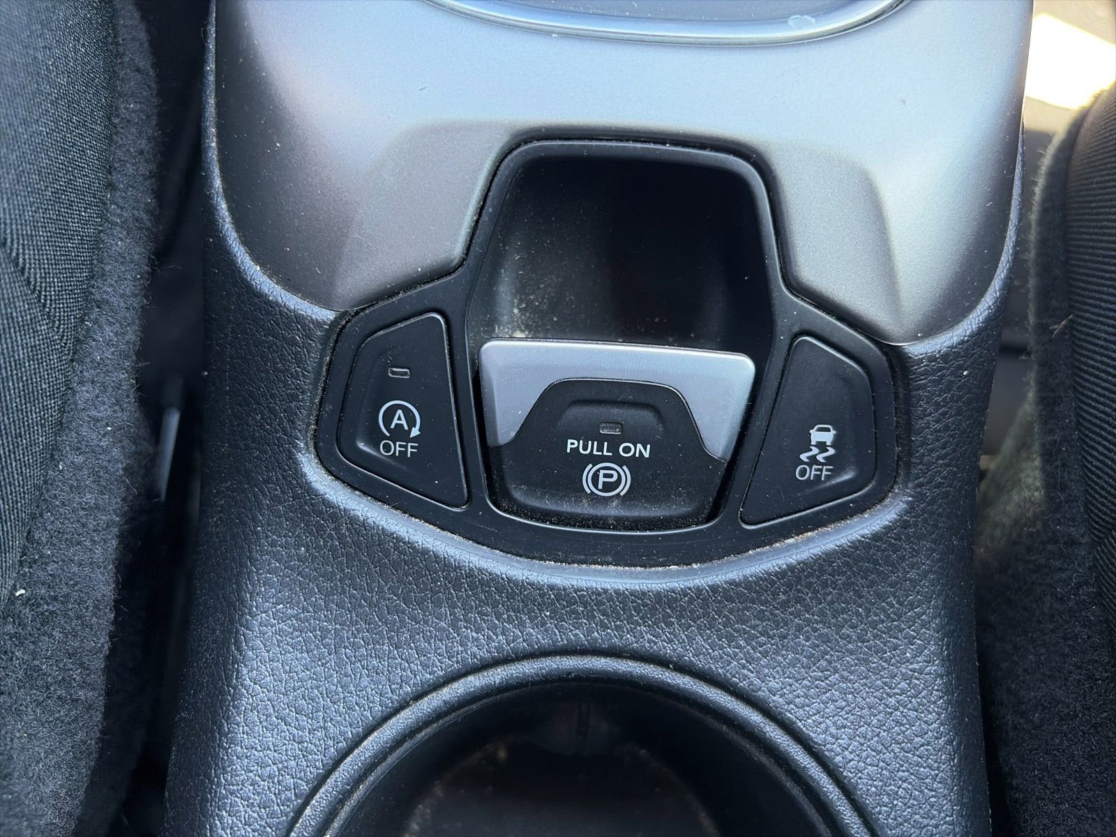 Used 2018 Jeep Compass Latitude FWD image 19