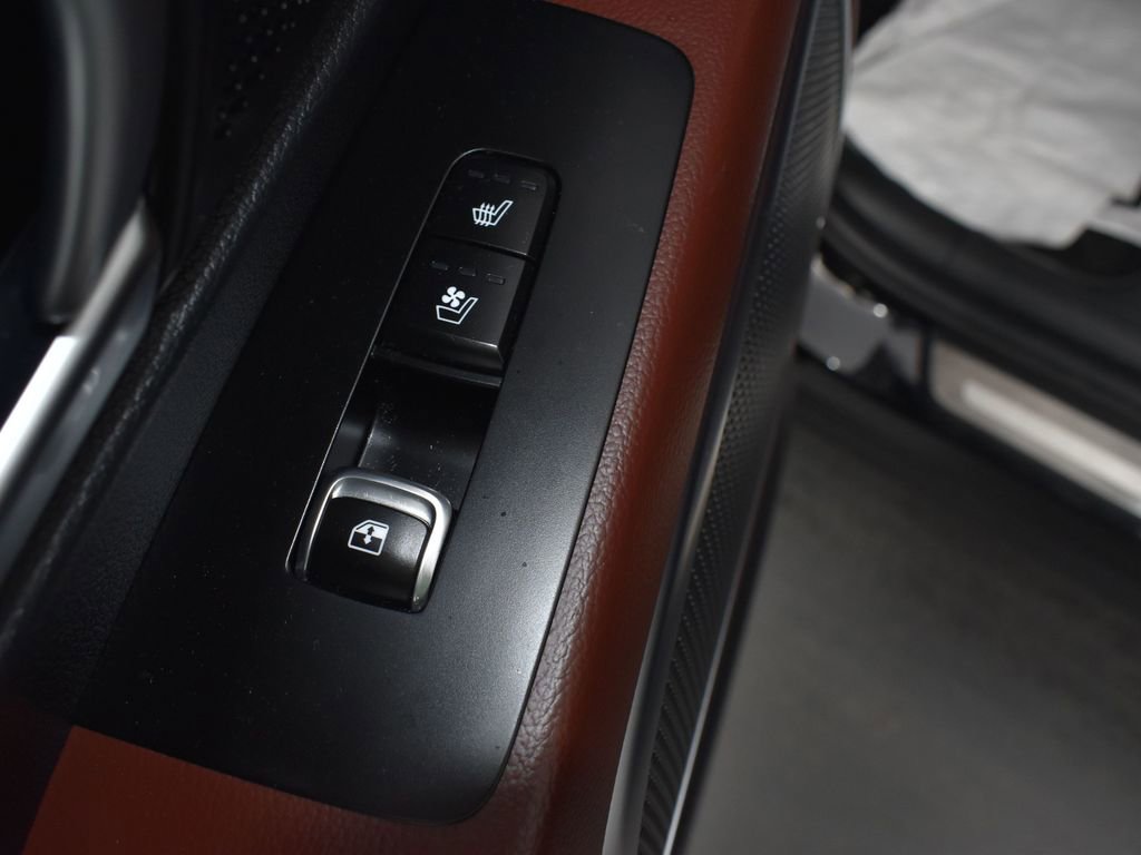 Used 2024 Kia Telluride SX Prestige w/ Towing Package image 11