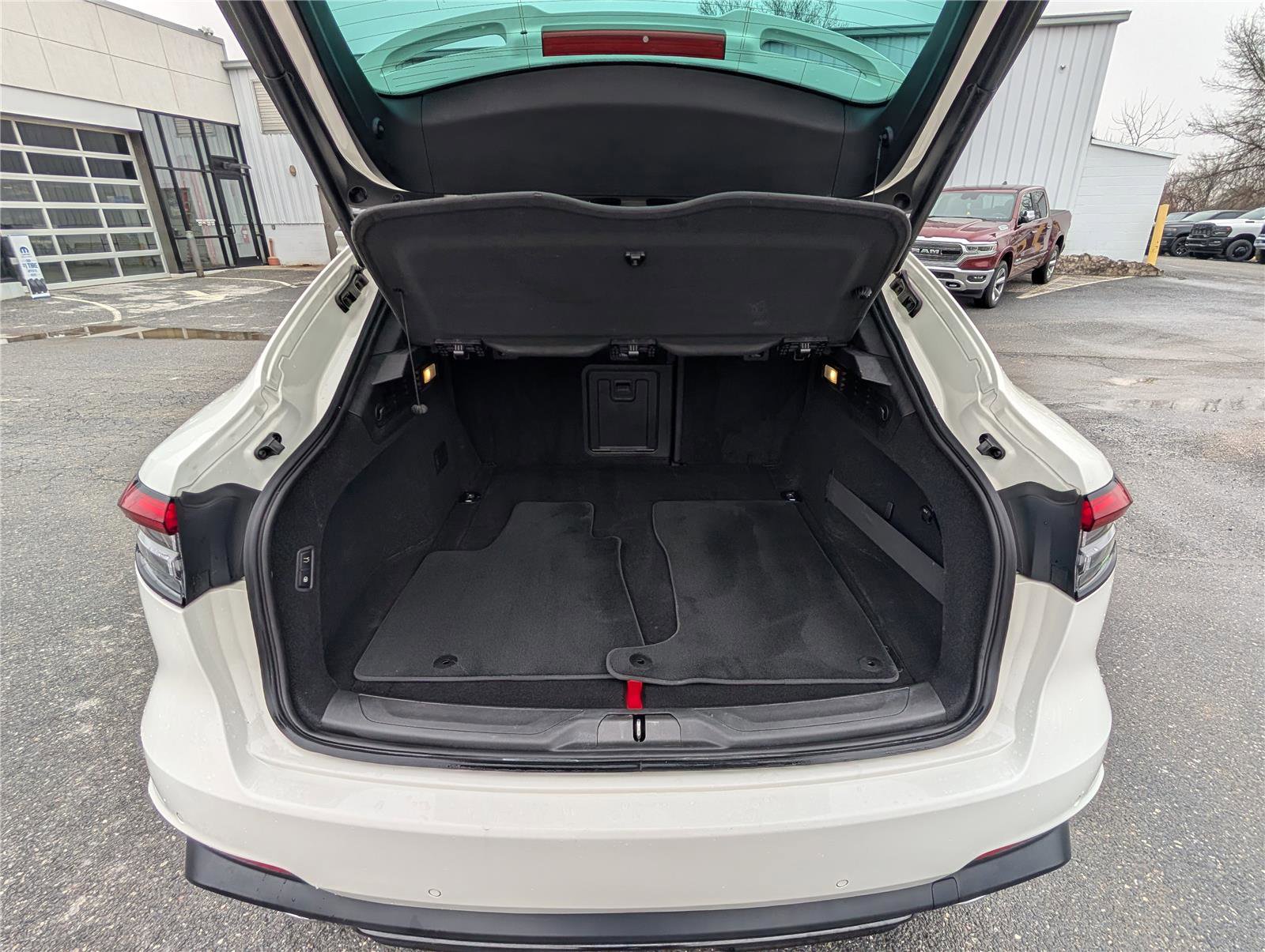 Used 2023 Maserati Levante Modena image 11