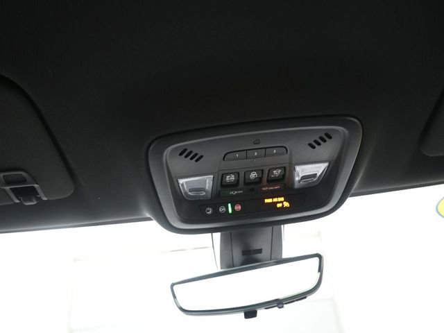 Used 2023 Chevrolet Traverse LT w/ LT Premium Package image 12