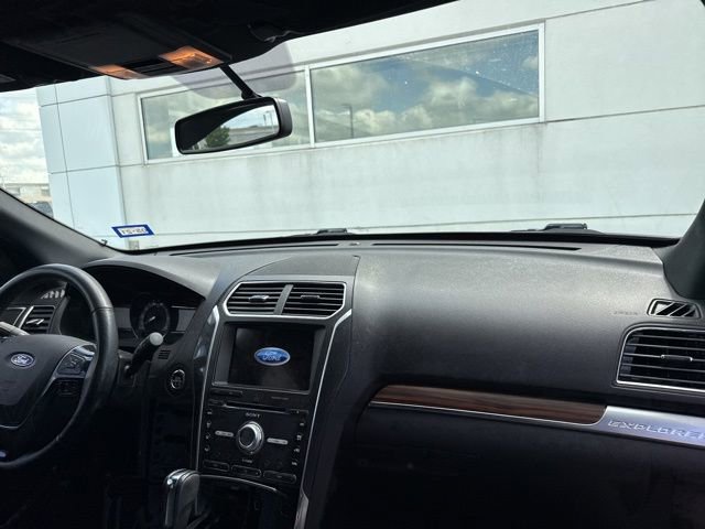 Used 2017 Ford Explorer Limited image 10