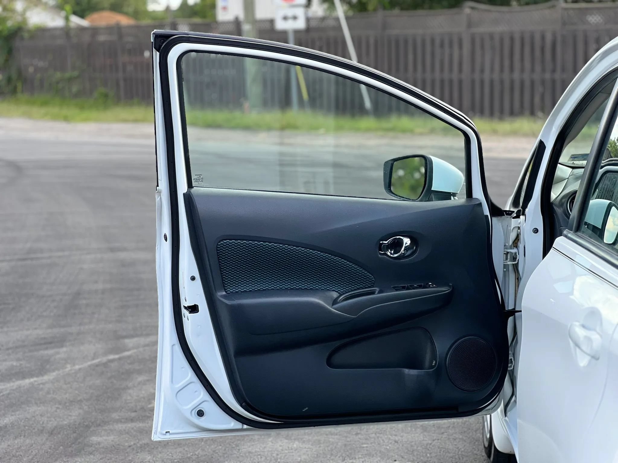 Used 2015 Nissan Versa Note SV w/ SV Appearance Package FWD image 31