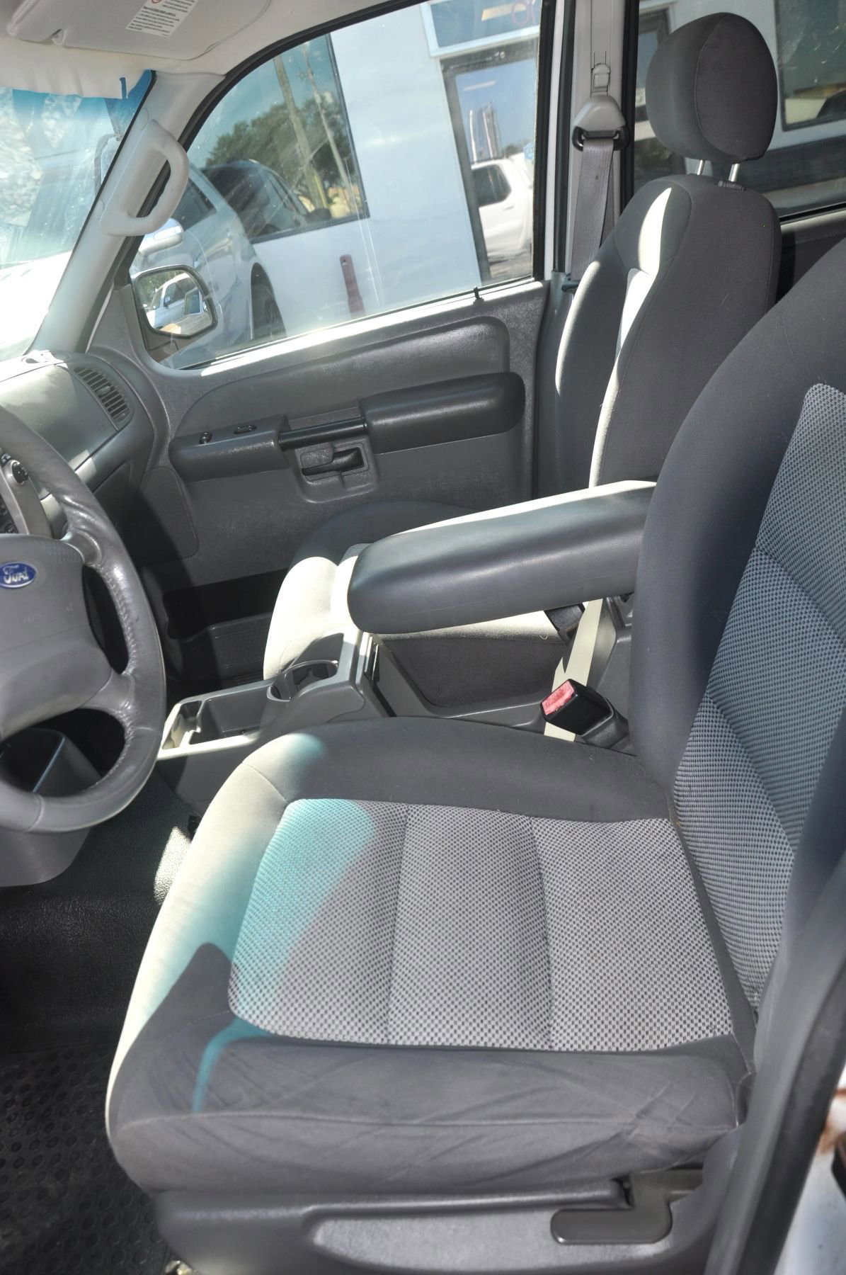 Used 2004 Ford Explorer Sport Trac XLT AWD/4WD image 21