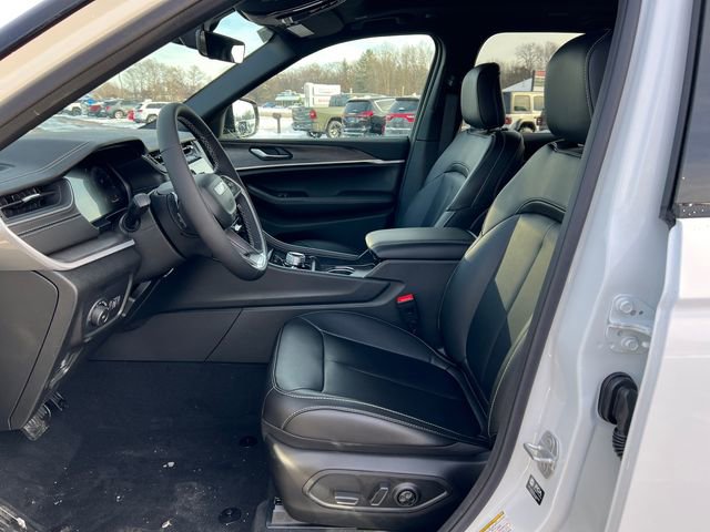 New 2025 Jeep Grand Cherokee Limited w/ Trailer Tow Package image 4