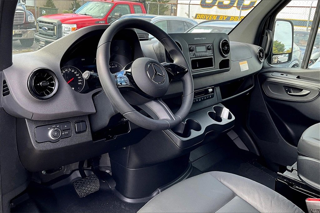 New 2025 Mercedes-Benz Sprinter 4500 image 5