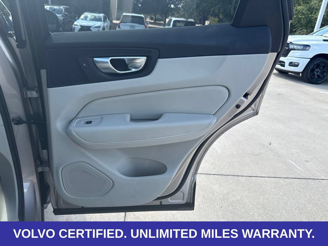 Certified 2024 Volvo XC60 T8 Ultimate w/ Protection Package Premier AWD/4WD image 18