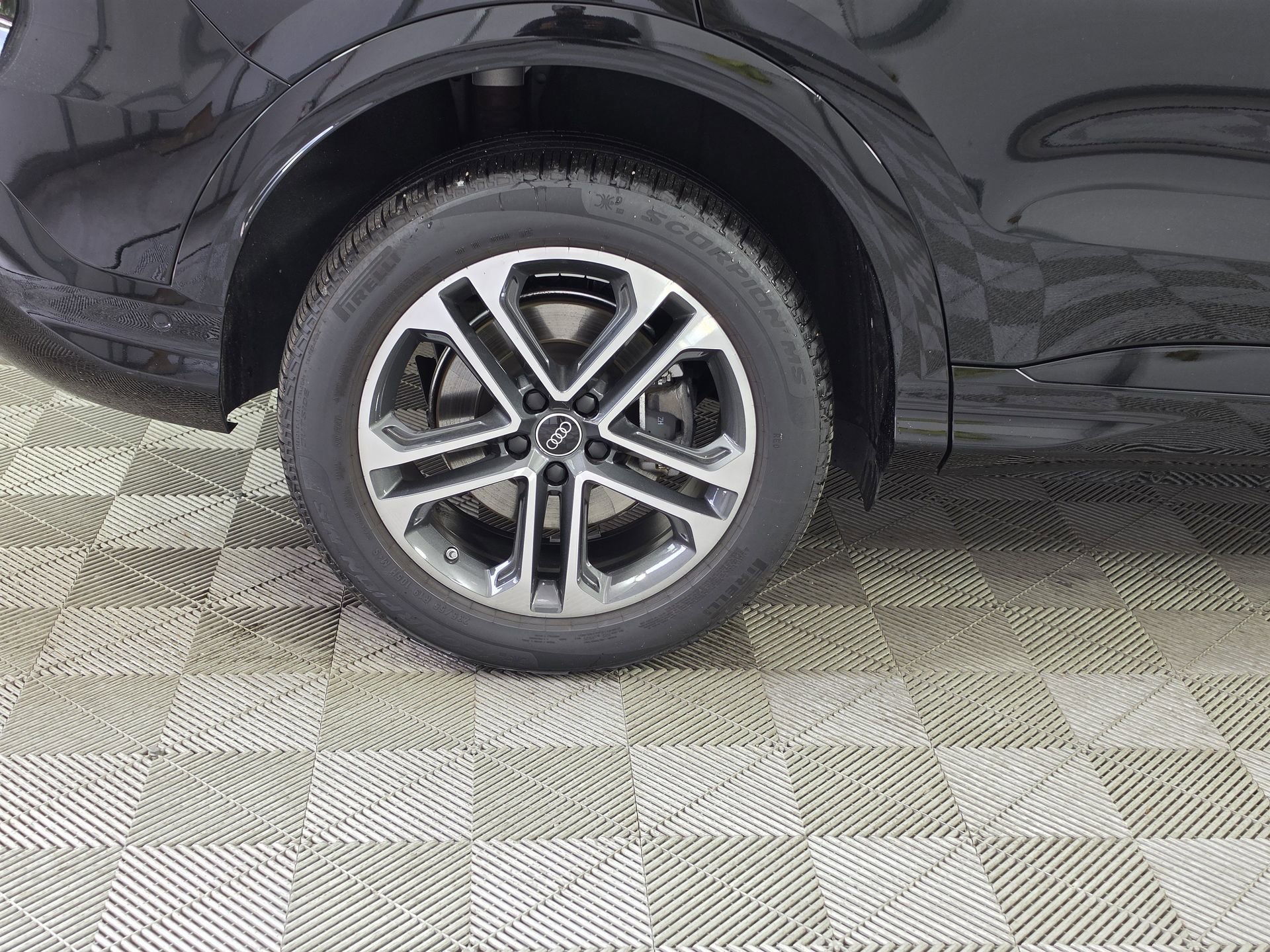 Certified 2025 Audi Q5 Premium w/ Convenience Package AWD/4WD image 9