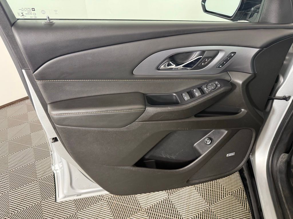 Used 2021 Chevrolet Traverse Premier w/ Redline Edition image 9